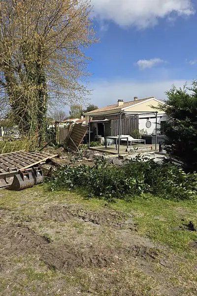 Avant : Clôture & terrassement, Arès (Gironde)