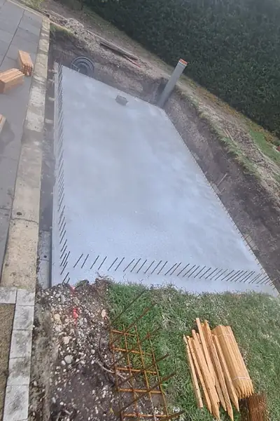 Après : Coulage du radier béton, Listrac-Médoc (Gironde)